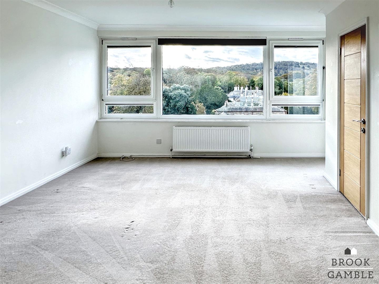 2 Bedroom Flat - Purpose Built. Compton Place Road in Eastbourne,  6